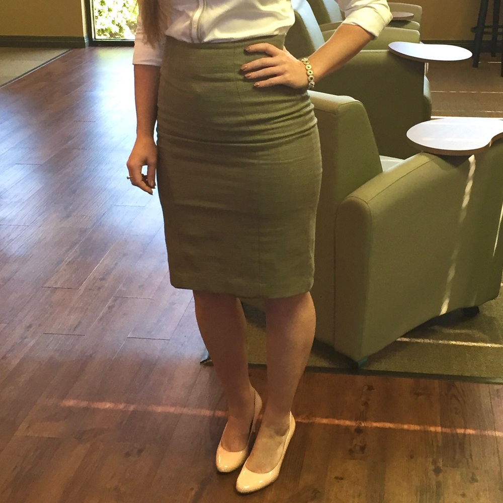 EUC Banana Republic Pencil Skirt